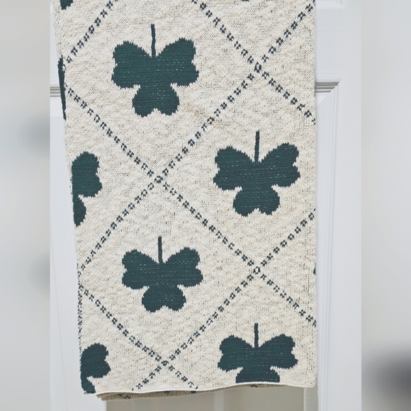 LUCKY LANE Three Leaf Clover Decorative Throw - 50" x 60" - Cream/Green - Picture 3 of 4